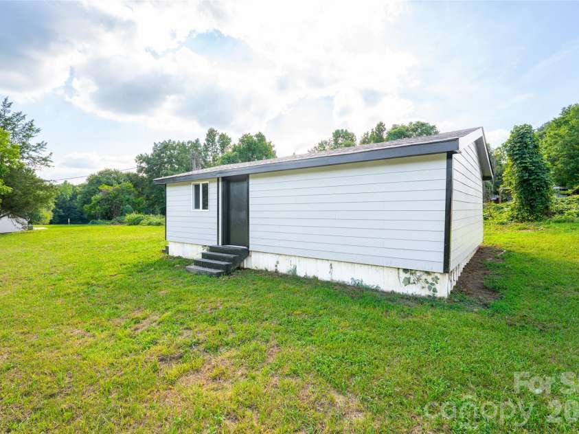 2136 NC 150 Highway, Lincolnton, NC 28092.  MLS# CAR4407025, YatesRealty ID 39435. 