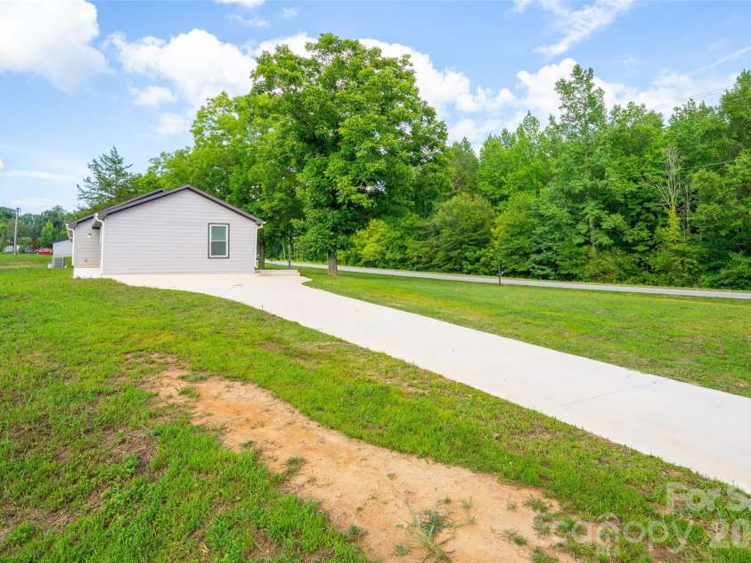 2136 NC 150 Highway, Lincolnton, NC 28092.  MLS# CAR4407025, YatesRealty ID 39435. 