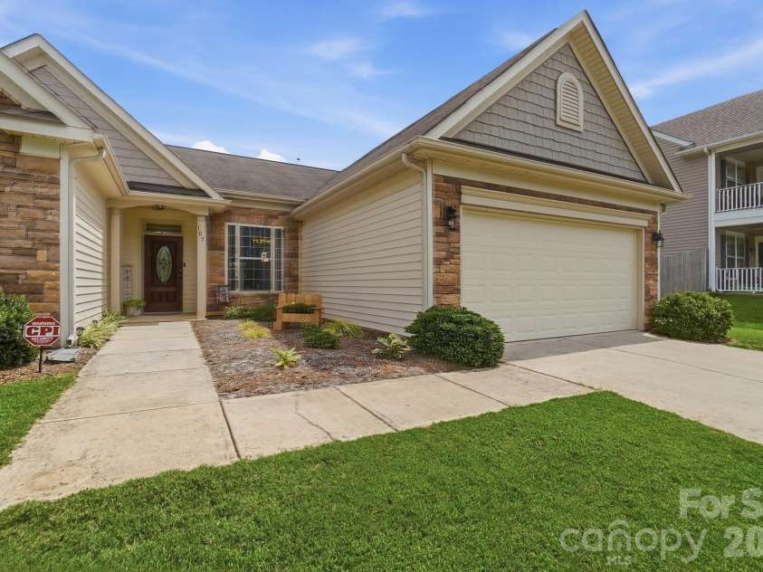 105 Kingston Drive, Mount Holly, NC 28120.  MLS# CAR4405515, YatesRealty ID 39437. 