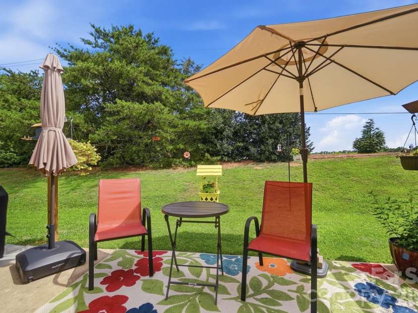 105 Kingston Drive, Mount Holly, NC 28120.  MLS# CAR4405515, YatesRealty ID 39437. 