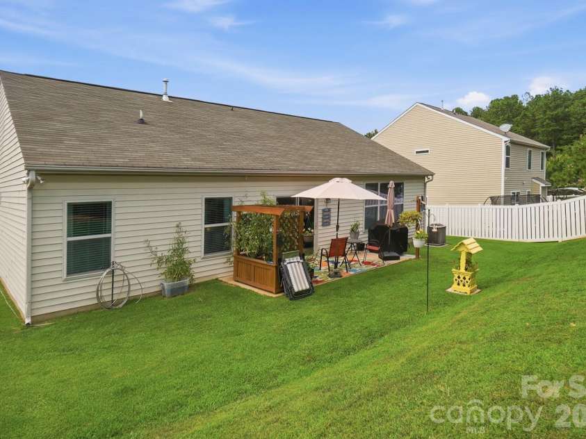 105 Kingston Drive, Mount Holly, NC 28120.  MLS# CAR4405515, YatesRealty ID 39437. 