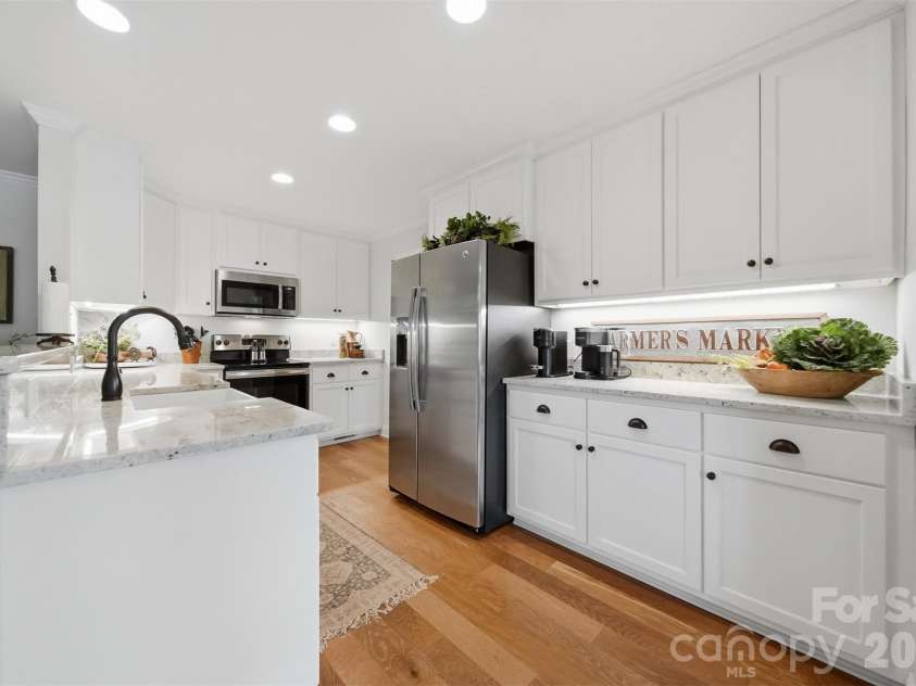 2404 23rd Street Drive, Hickory, NC 28601.  MLS# CAR4406434, YatesRealty ID 39438. 