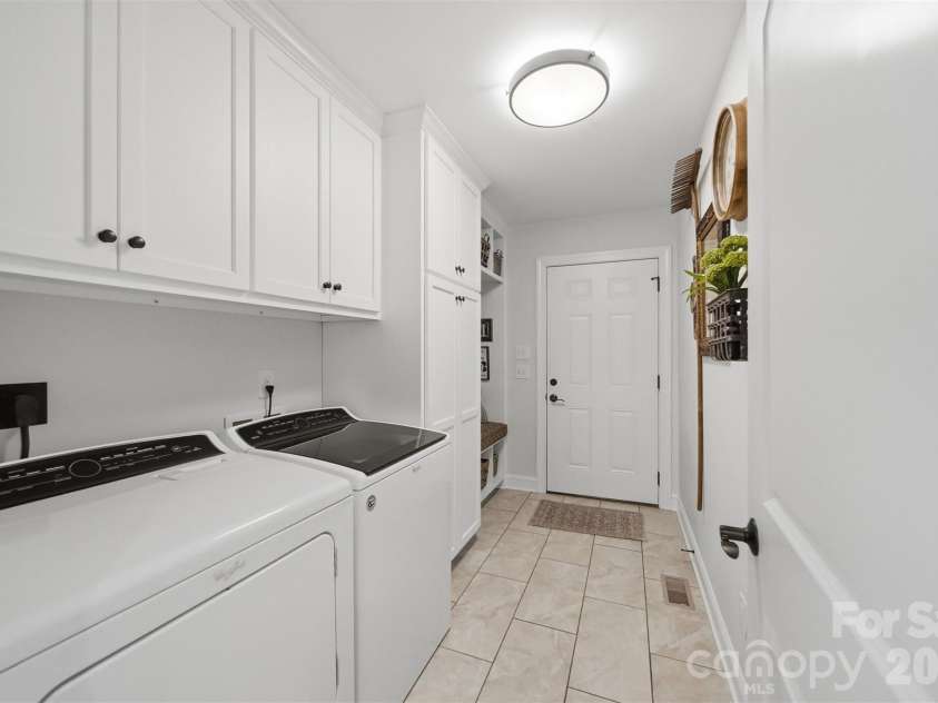 2404 23rd Street Drive, Hickory, NC 28601.  MLS# CAR4406434, YatesRealty ID 39438. 