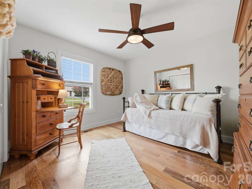 2404 23rd Street Drive, Hickory, NC 28601.  MLS# CAR4406434, YatesRealty ID 39438. 