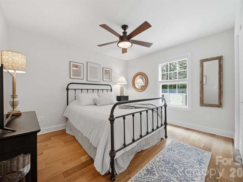 2404 23rd Street Drive, Hickory, NC 28601.  MLS# CAR4406434, YatesRealty ID 39438. 
