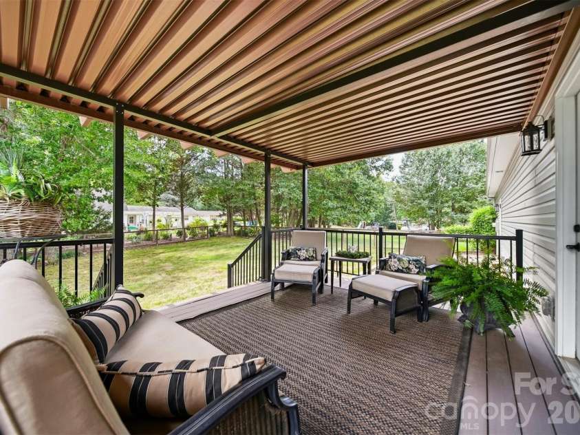 2404 23rd Street Drive, Hickory, NC 28601.  MLS# CAR4406434, YatesRealty ID 39438. 