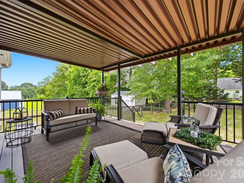 2404 23rd Street Drive, Hickory, NC 28601.  MLS# CAR4406434, YatesRealty ID 39438. 
