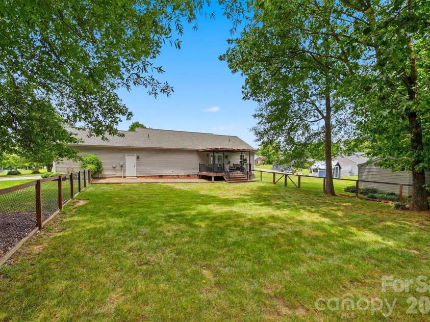 2404 23rd Street Drive, Hickory, NC 28601.  MLS# CAR4406434, YatesRealty ID 39438. 