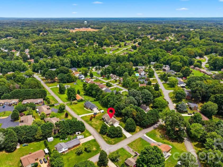 2404 23rd Street Drive, Hickory, NC 28601.  MLS# CAR4406434, YatesRealty ID 39438. 