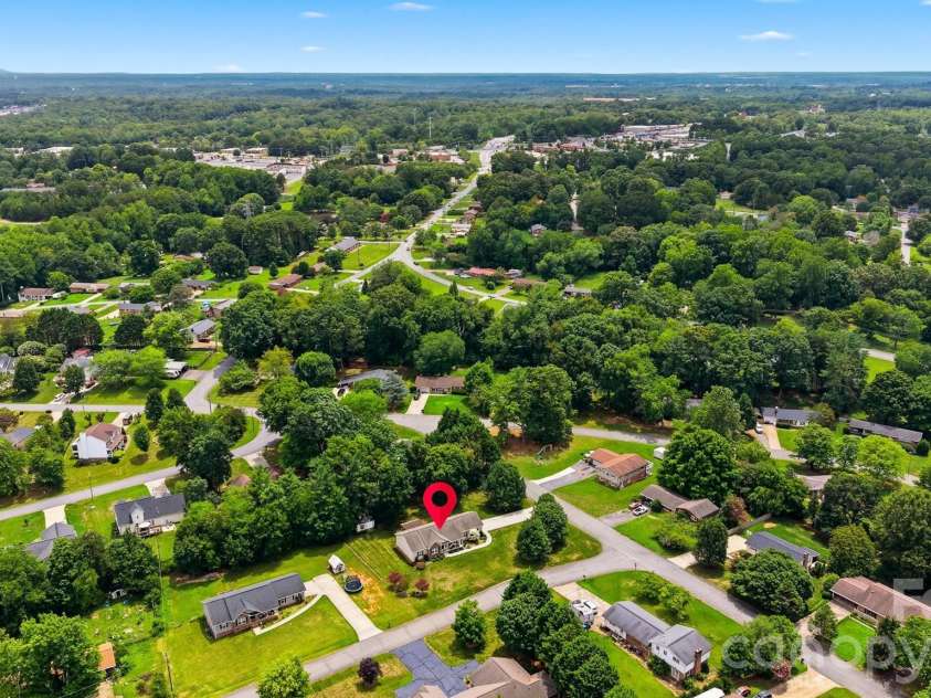 2404 23rd Street Drive, Hickory, NC 28601.  MLS# CAR4406434, YatesRealty ID 39438. 
