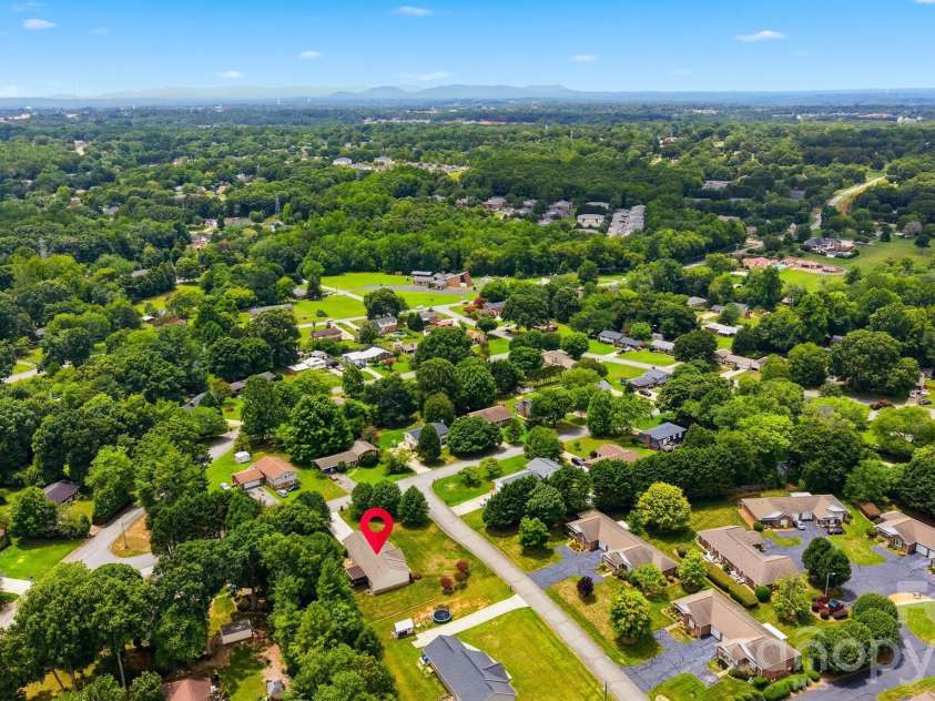2404 23rd Street Drive, Hickory, NC 28601.  MLS# CAR4406434, YatesRealty ID 39438. 