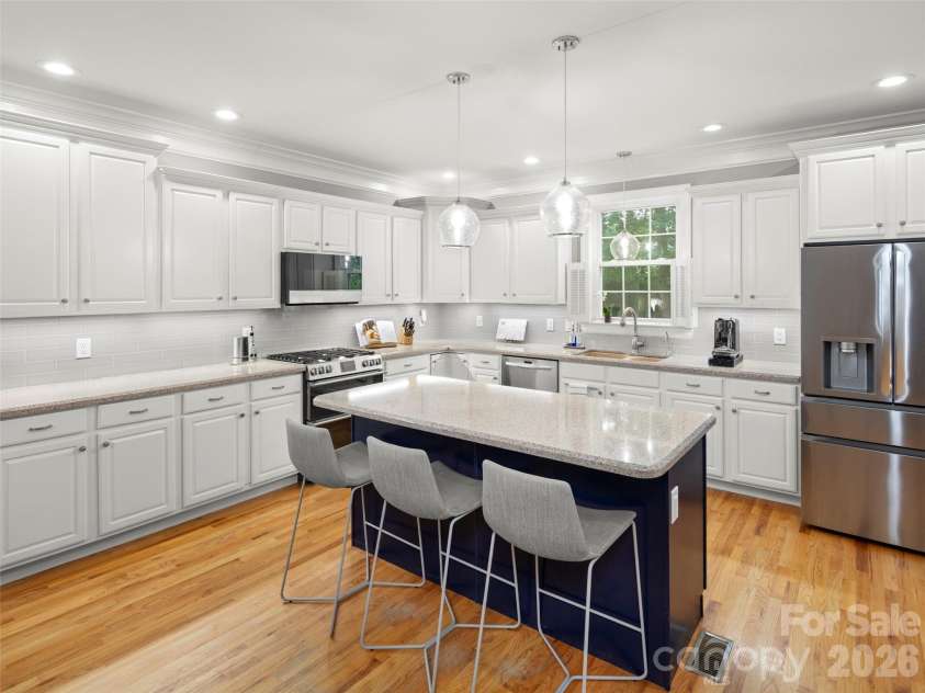 47 Drakes Meadow Lane, Arden, NC 28704.  MLS# CAR4382359, YatesRealty ID 39439. Nice size breakfast bar