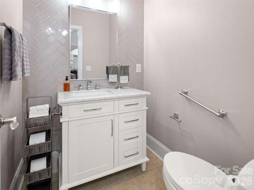 47 Drakes Meadow Lane, Arden, NC 28704.  MLS# CAR4382359, YatesRealty ID 39439. Updated half bath off kitchen