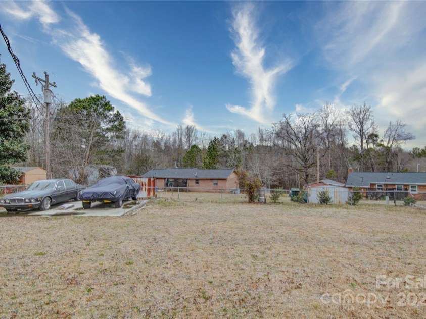 102 Wilshire Avenue, Hamlet, NC 28345.  MLS# CAR4232474, YatesRealty ID 3944. Fenced back yard