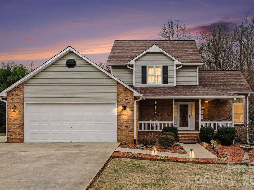 300 Kilmer Lane, Mooresville, NC 28115.  MLS# CAR4337931, YatesRealty ID 3944. 