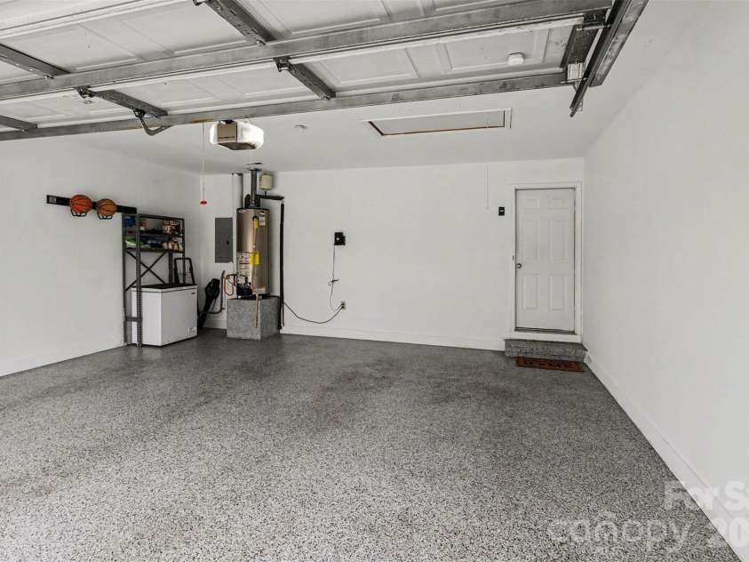 300 Kilmer Lane, Mooresville, NC 28115.  MLS# CAR4337931, YatesRealty ID 3944. 