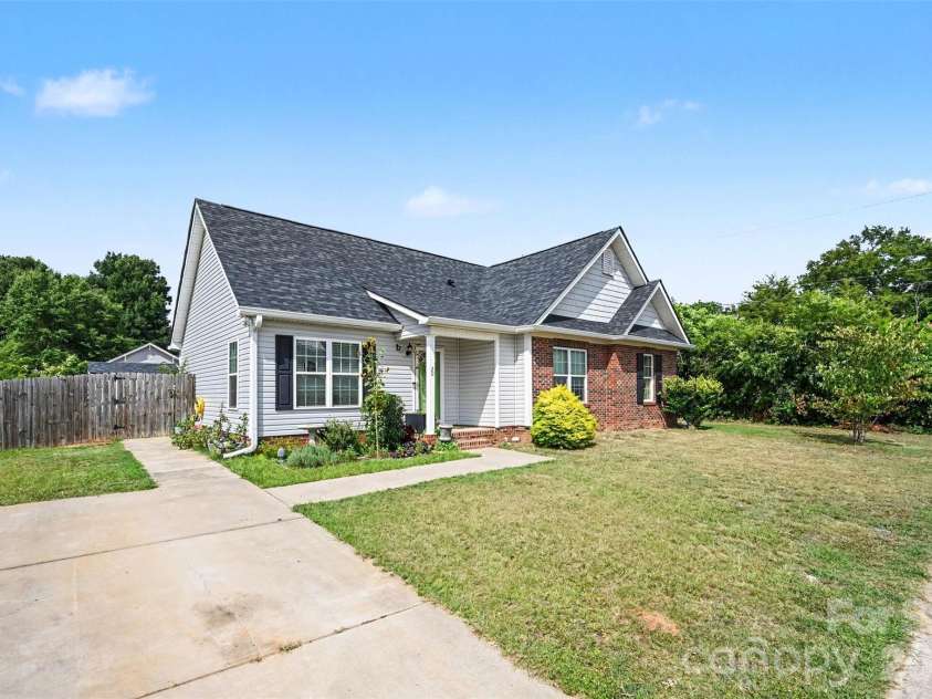 20 Wright Street, Rock Hill, SC 29730.  MLS# CAR4406823, YatesRealty ID 39440. 