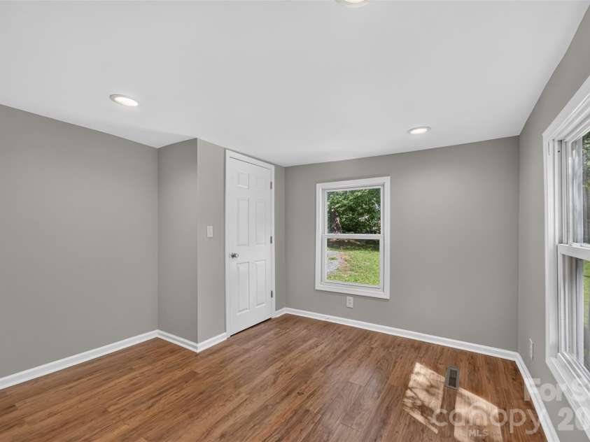 620 10th Street Boulevard, Hickory, NC 28601.  MLS# CAR4406989, YatesRealty ID 39441. 