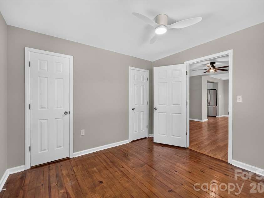620 10th Street Boulevard, Hickory, NC 28601.  MLS# CAR4406989, YatesRealty ID 39441. 