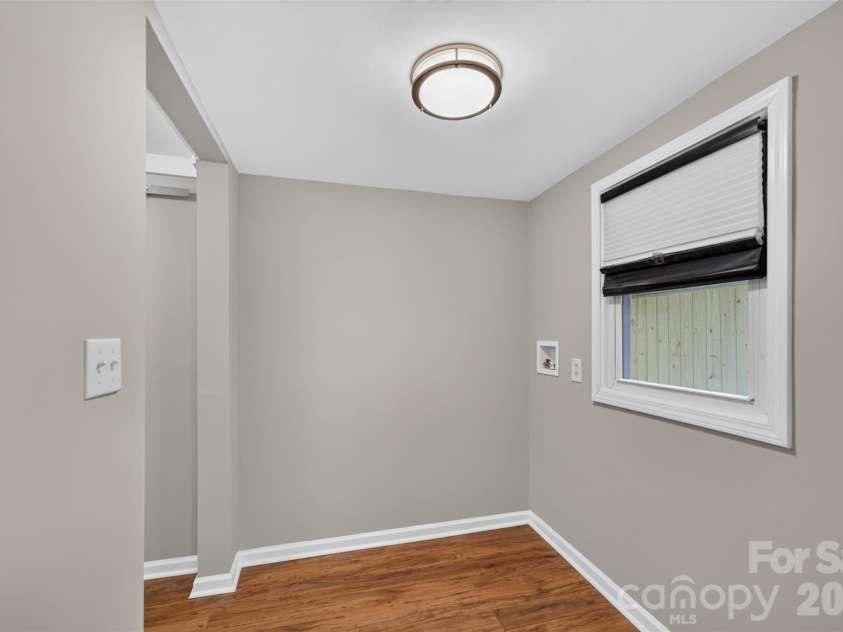 620 10th Street Boulevard, Hickory, NC 28601.  MLS# CAR4406989, YatesRealty ID 39441. Laundry Area
