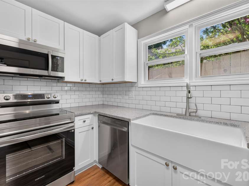 620 10th Street Boulevard, Hickory, NC 28601.  MLS# CAR4406989, YatesRealty ID 39441. Love this kitchen!