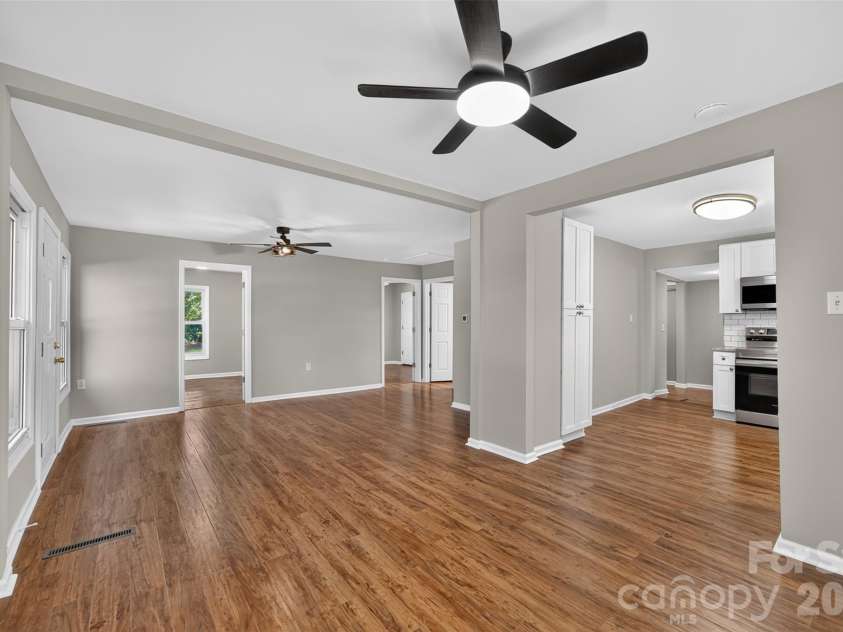 620 10th Street Boulevard, Hickory, NC 28601.  MLS# CAR4406989, YatesRealty ID 39441. New ceiling fans and lighting!