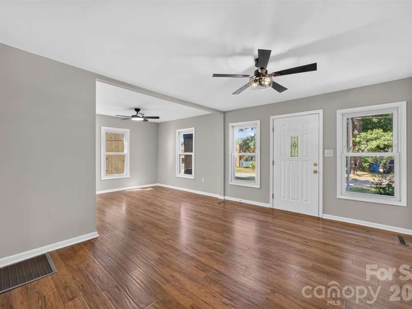 620 10th Street Boulevard, Hickory, NC 28601.  MLS# CAR4406989, YatesRealty ID 39441. Open living and dining area