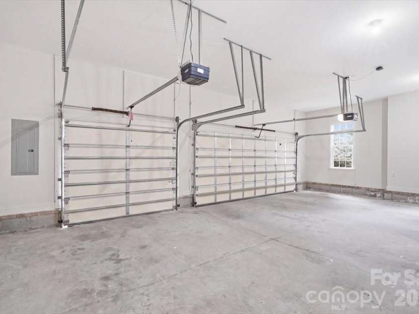 6055 Latta Springs Circle, Huntersville, NC 28078.  MLS# CAR4405877, YatesRealty ID 39443. 
