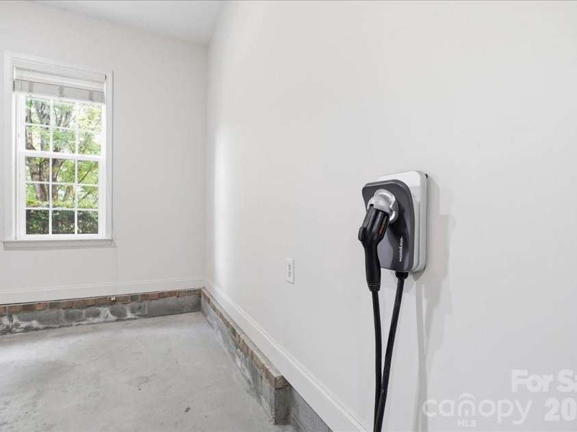 6055 Latta Springs Circle, Huntersville, NC 28078.  MLS# CAR4405877, YatesRealty ID 39443. 