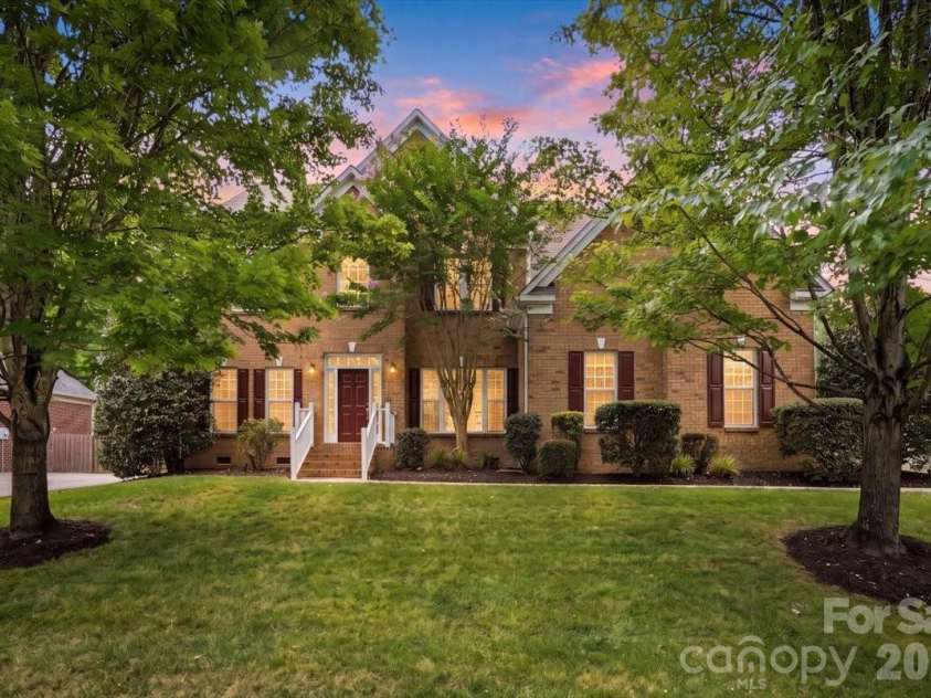 6055 Latta Springs Circle, Huntersville, NC 28078.  MLS# CAR4405877, YatesRealty ID 39443. Gorgeous full brick front home