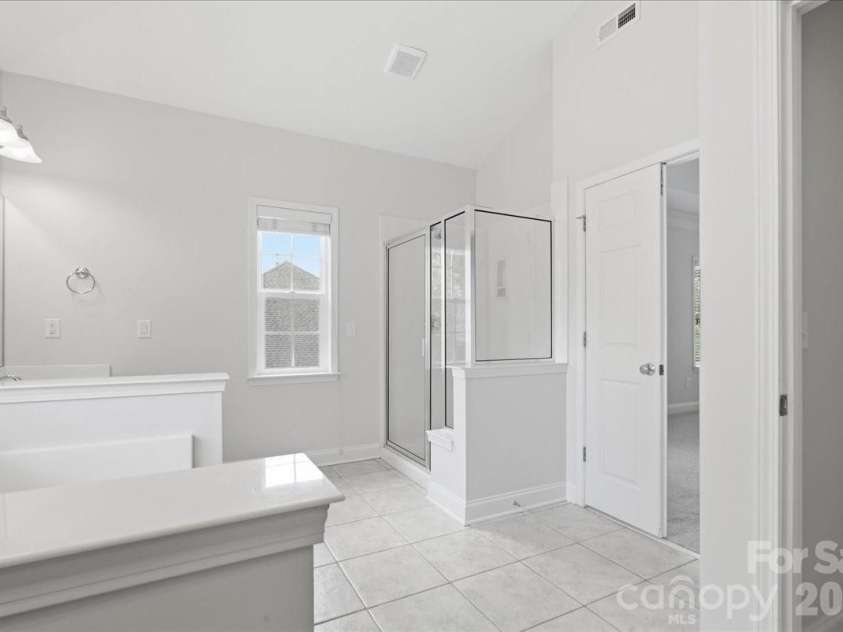 6055 Latta Springs Circle, Huntersville, NC 28078.  MLS# CAR4405877, YatesRealty ID 39443. Primary bath