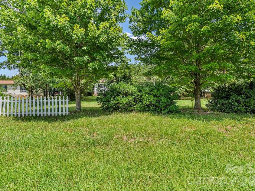 515 Wafford Road, Lexington, NC 27292.  MLS# CAR4407039, YatesRealty ID 39444. 