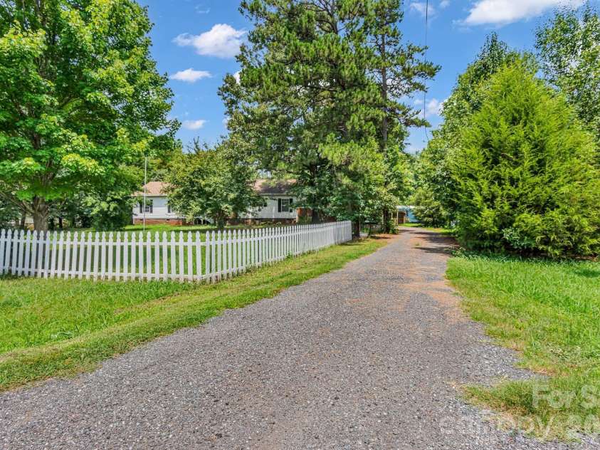 515 Wafford Road, Lexington, NC 27292.  MLS# CAR4407039, YatesRealty ID 39444. 