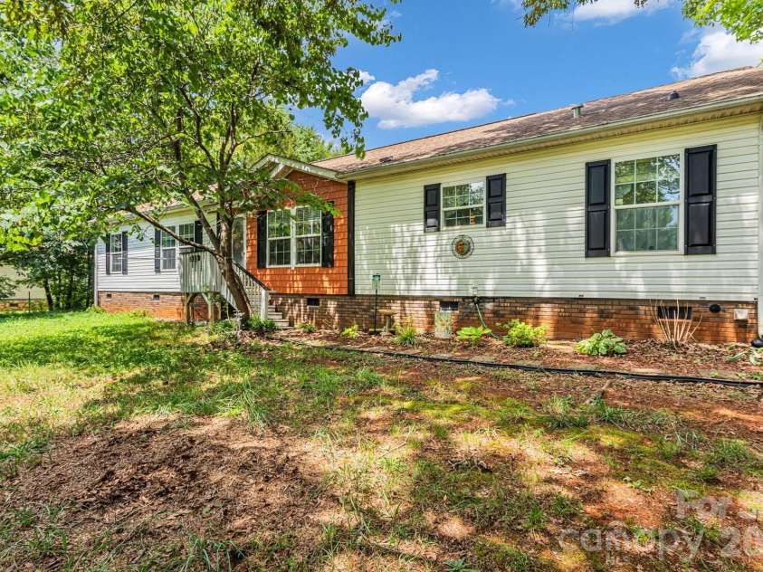 515 Wafford Road, Lexington, NC 27292.  MLS# CAR4407039, YatesRealty ID 39444. 