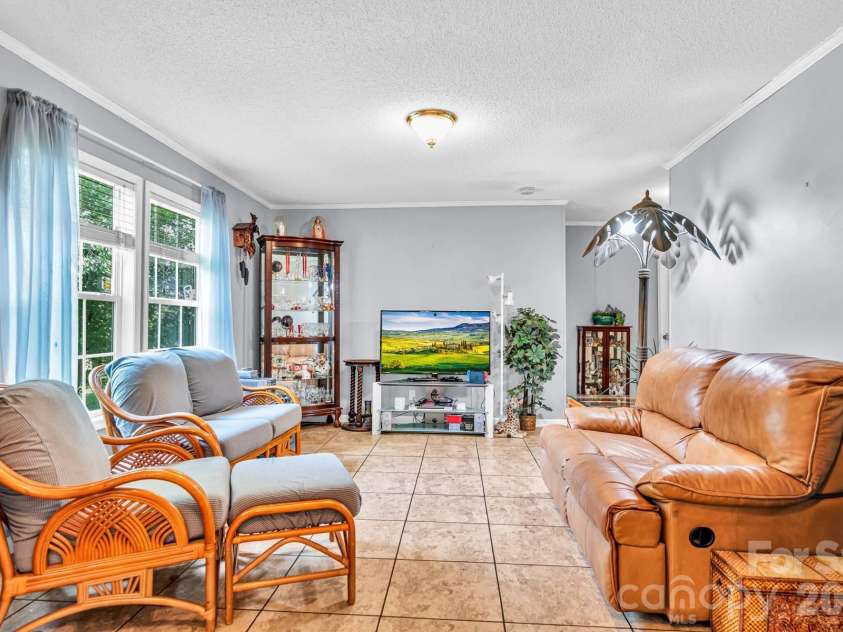 515 Wafford Road, Lexington, NC 27292.  MLS# CAR4407039, YatesRealty ID 39444. 