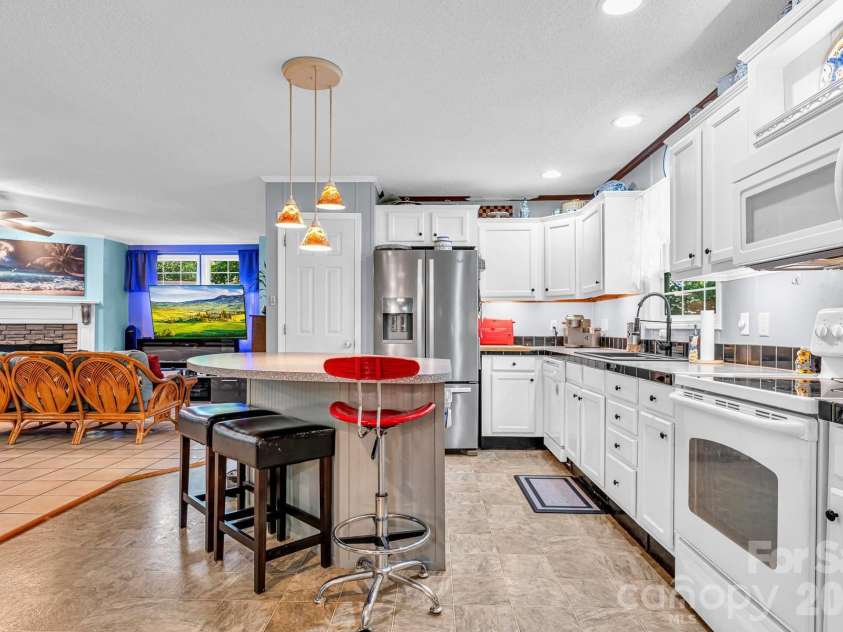515 Wafford Road, Lexington, NC 27292.  MLS# CAR4407039, YatesRealty ID 39444. 