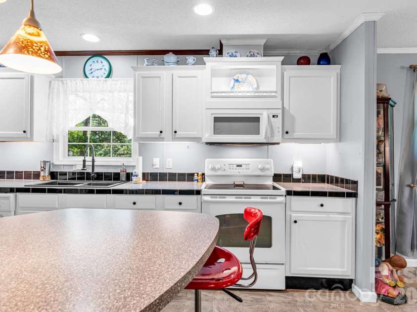 515 Wafford Road, Lexington, NC 27292.  MLS# CAR4407039, YatesRealty ID 39444. 