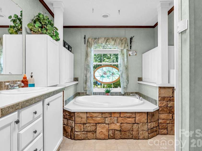 515 Wafford Road, Lexington, NC 27292.  MLS# CAR4407039, YatesRealty ID 39444. 