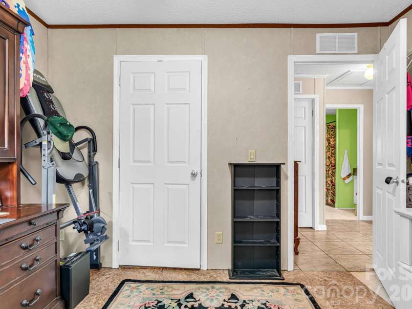 515 Wafford Road, Lexington, NC 27292.  MLS# CAR4407039, YatesRealty ID 39444. 