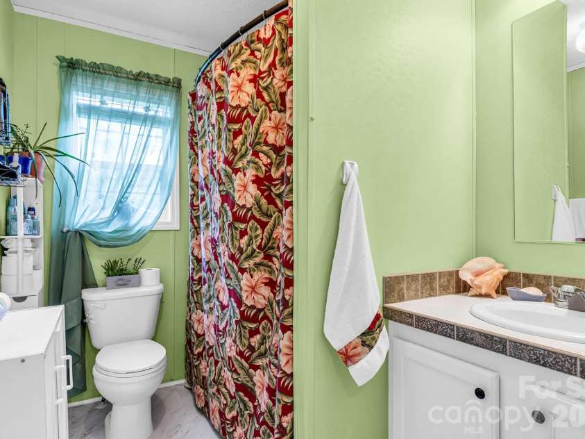 515 Wafford Road, Lexington, NC 27292.  MLS# CAR4407039, YatesRealty ID 39444. 