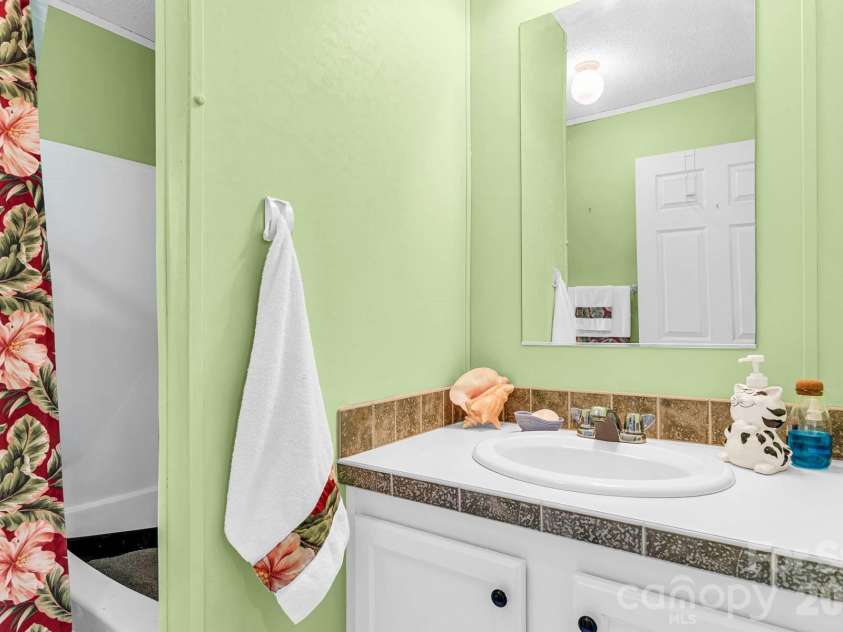 515 Wafford Road, Lexington, NC 27292.  MLS# CAR4407039, YatesRealty ID 39444. 