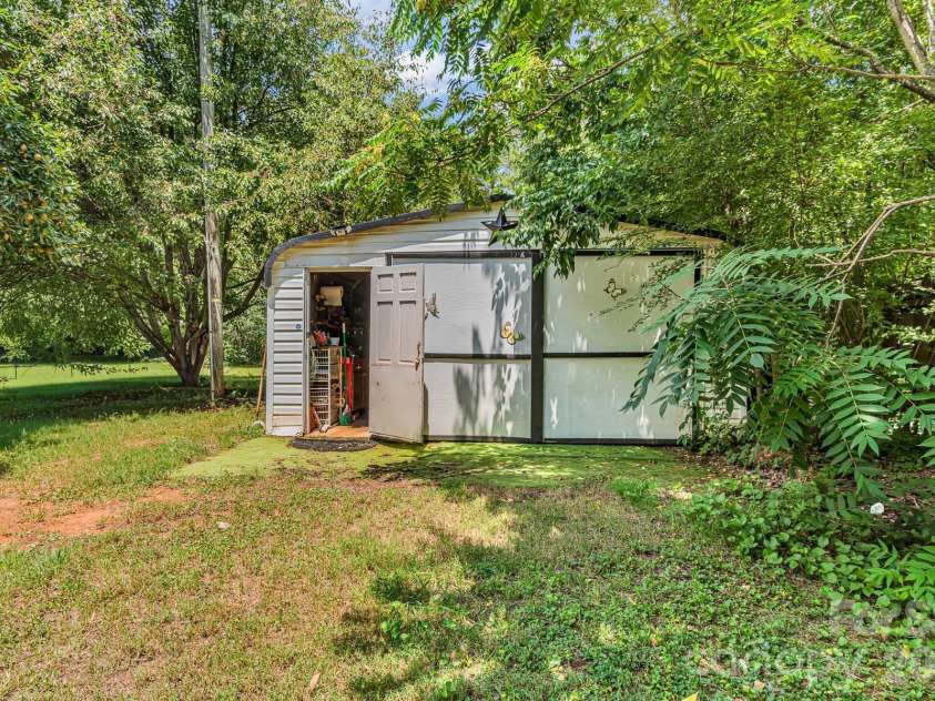 515 Wafford Road, Lexington, NC 27292.  MLS# CAR4407039, YatesRealty ID 39444. 
