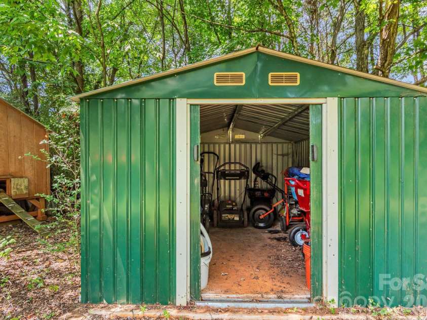 515 Wafford Road, Lexington, NC 27292.  MLS# CAR4407039, YatesRealty ID 39444. 