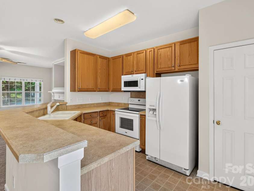 8618 Twined Creek Lane, Charlotte, NC 28227.  MLS# CAR4406032, YatesRealty ID 39445. 