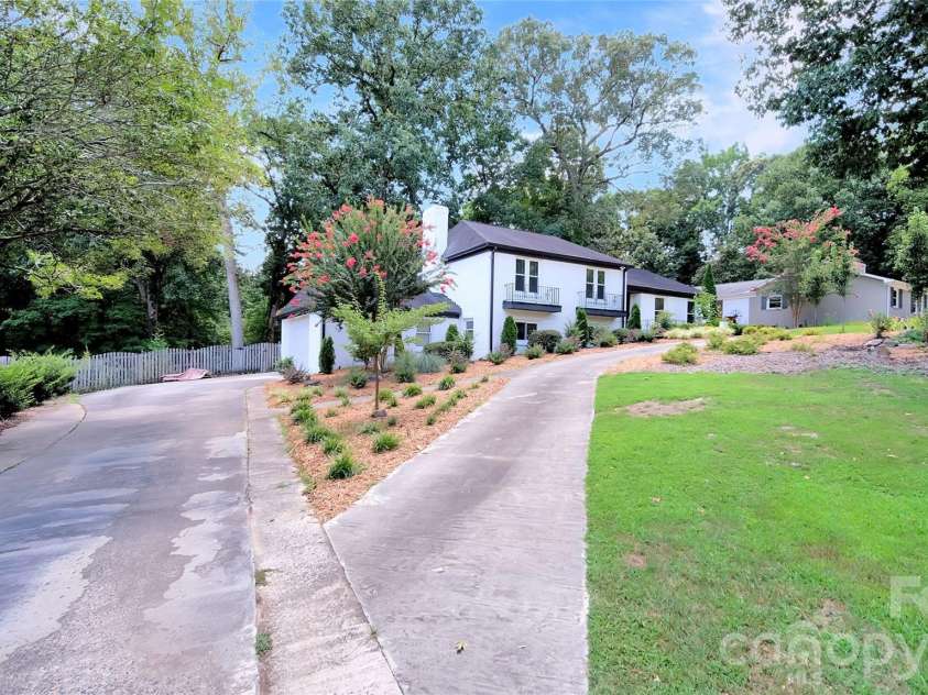 1634 Lumarka Drive, Charlotte, NC 28212.  MLS# CAR4387131, YatesRealty ID 39446. 