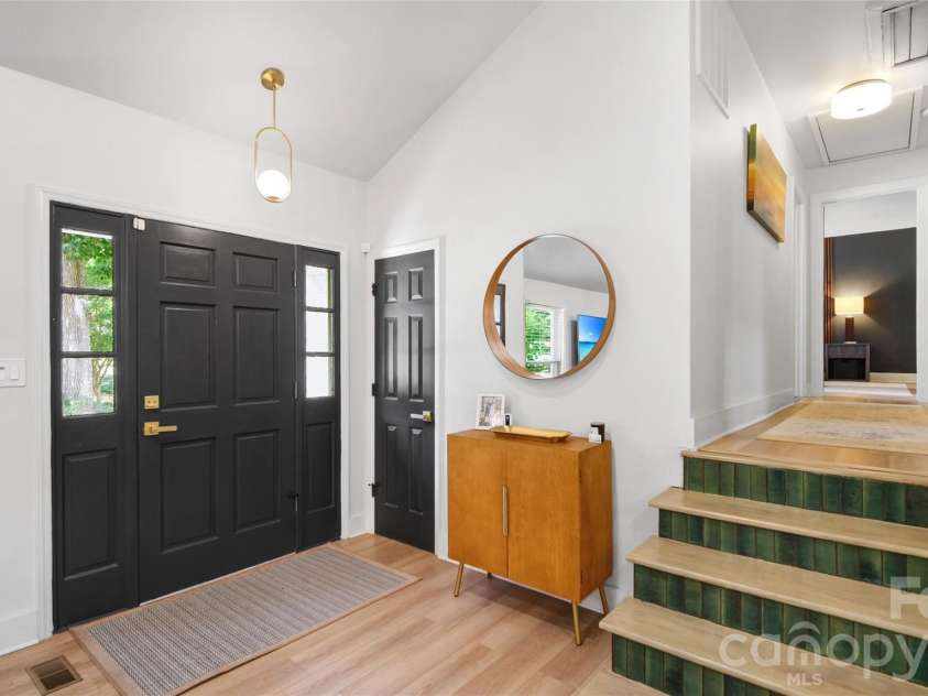 1634 Lumarka Drive, Charlotte, NC 28212.  MLS# CAR4387131, YatesRealty ID 39446. 