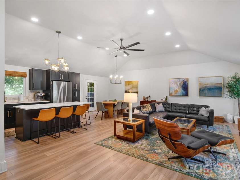 1634 Lumarka Drive, Charlotte, NC 28212.  MLS# CAR4387131, YatesRealty ID 39446. 