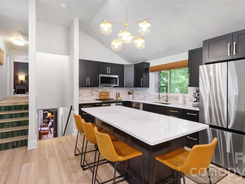 1634 Lumarka Drive, Charlotte, NC 28212.  MLS# CAR4387131, YatesRealty ID 39446. 