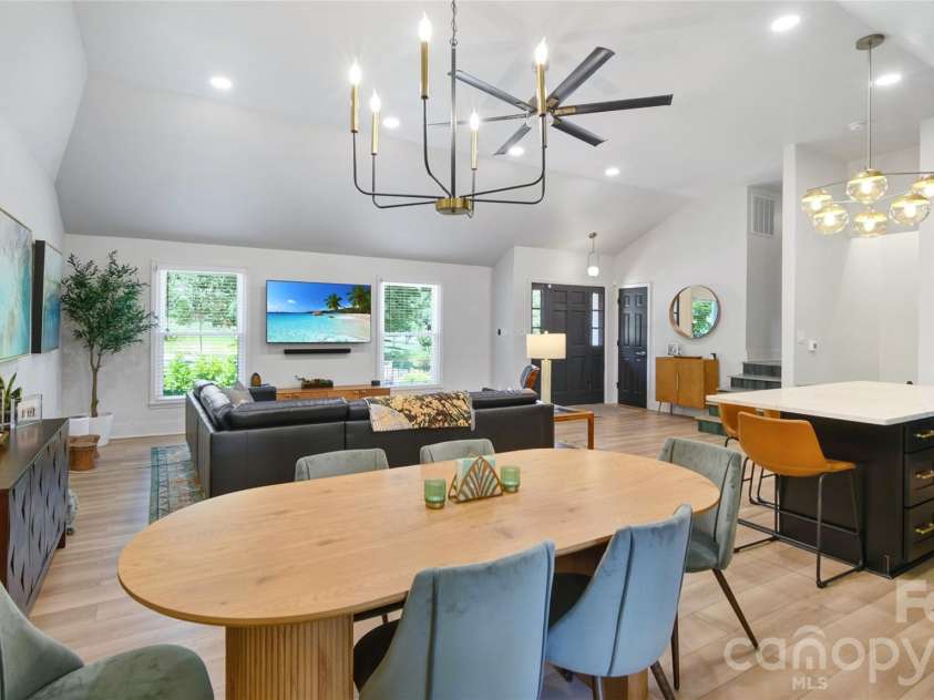 1634 Lumarka Drive, Charlotte, NC 28212.  MLS# CAR4387131, YatesRealty ID 39446. 