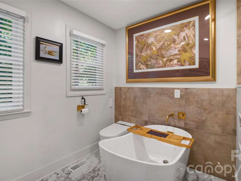 1634 Lumarka Drive, Charlotte, NC 28212.  MLS# CAR4387131, YatesRealty ID 39446. 